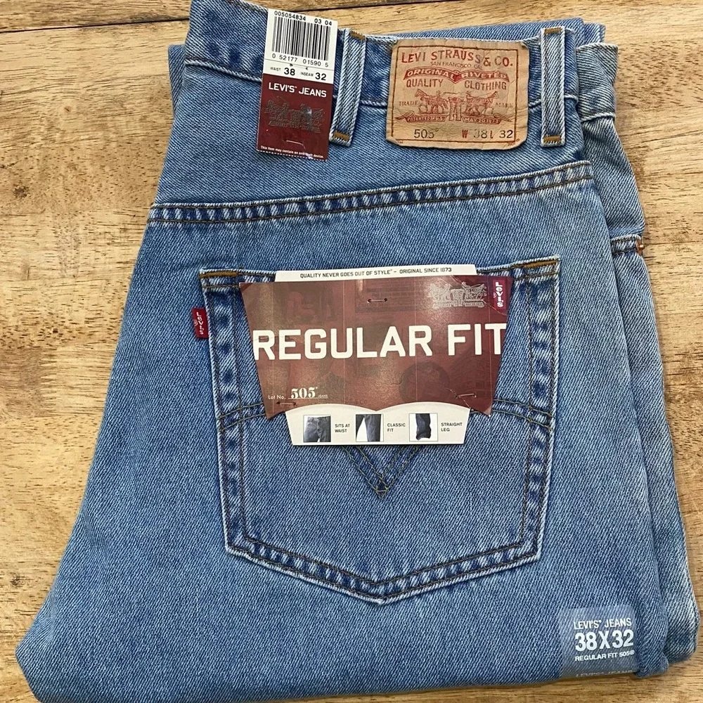 NWT Levi’s 505 Regular Fit Men’s 38X32 Denim Jeans‎